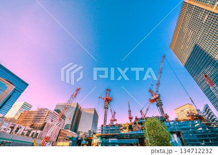日本の東京都市景観新風景。大手町に巨大クレーンが林立！。常盤橋再開発　TOKYO TORCH… 134712232