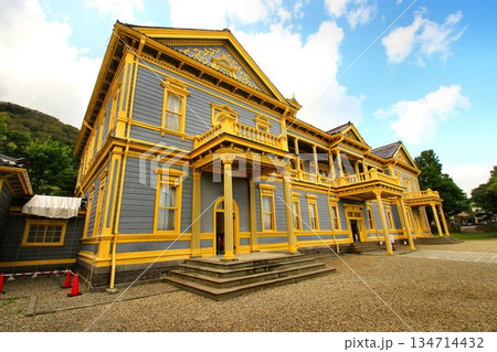 函館山の麓に建つ明治43年造の代表的な洋風建築物…『旧函館公会堂』 134714432