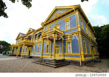 函館山の麓に建つ明治43年造の代表的な洋風建築物…『旧函館公会堂』 134714434