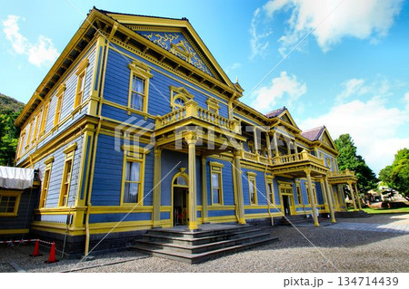 函館山の麓に建つ明治43年造の代表的な洋風建築物…『旧函館公会堂』 134714439