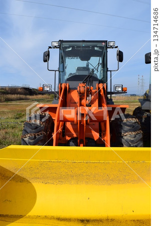 雪国で待機中の除雪車 雪国で待機中の除雪車 134714686