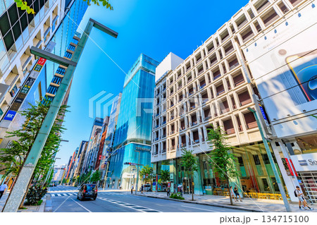 東京　中央区　銀座の都市風景　銀座五丁目交差点付近 134715100