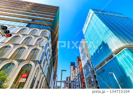 東京　中央区　銀座の都市風景　銀座五丁目交差点付近 134715104