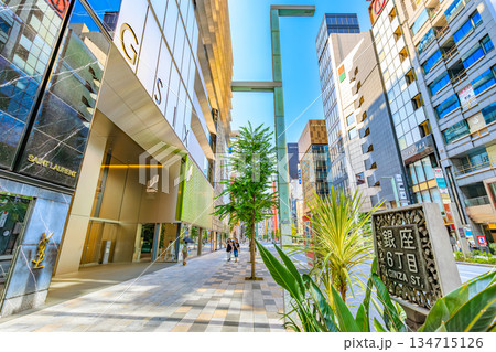 東京 中央区 銀座の都市風景 銀座六丁目交差点付近 東京 中央区 銀座の都市風景 銀座六丁目交差点付近 134715126