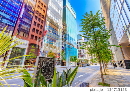 東京 中央区 銀座の都市風景 銀座六丁目交差点付近 東京 中央区 銀座の都市風景 銀座六丁目交差点付近 134715128