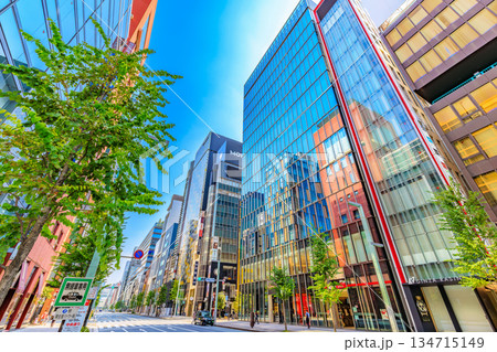 東京　中央区　銀座の都市風景　銀座七丁目交差点付近 134715149