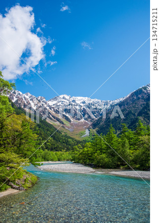 さわやか上高地『清流梓川と穂高連峰』《長野県 松本市》 134715211