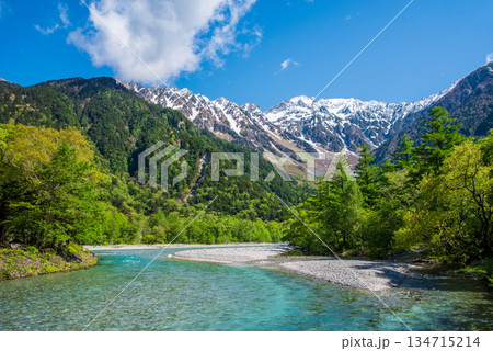 さわやか上高地『清流梓川と穂高連峰』《長野県 松本市》 134715214
