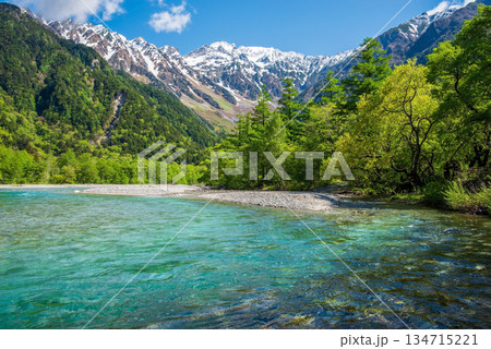 さわやか上高地『清流梓川と穂高連峰』《長野県 松本市》 134715221