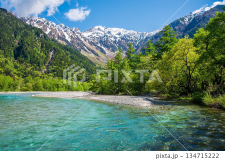 さわやか上高地『清流梓川と穂高連峰』《長野県 松本市》 134715222