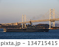 瀬戸大橋を通過する輸送艦 134715415