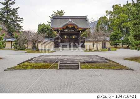 冬の大覚寺（京都）石舞台 134716421