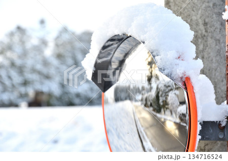 雪の日の朝 134716524