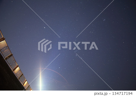 ふたご座流星群冬の大三角形に流れ星 ふたご座流星群冬の大三角形に流れ星 134717194