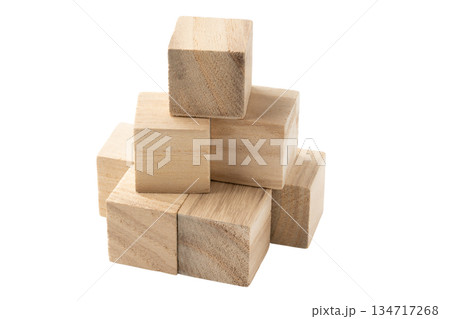 透明背景（png）に積み上げた立方体の積み木 134717268