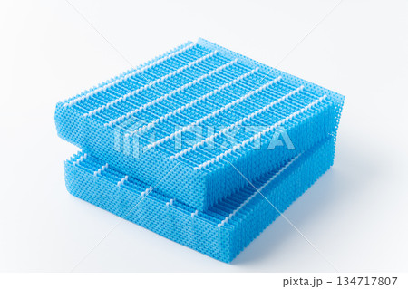 白背景に加湿器用のフィルター 白背景に加湿器用のフィルター 134717807