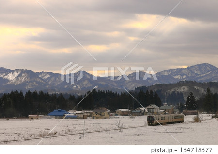 雪景色の磐越西線 雪景色の磐越西線 134718377