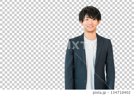 スーツ,ジャケット姿の笑顔の若いアジア人ビジネスマン(オフィスカジュアル,爽やか,転職,就職) スーツ,ジャケット姿の笑顔の若いアジア人ビジネスマン(オフィスカジュアル,爽やか,転職,就職) 134718402