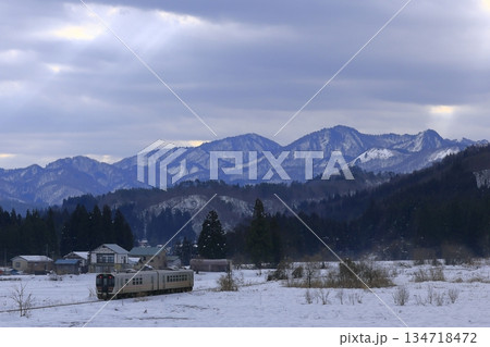 雪景色の磐越西線 雪景色の磐越西線 134718472