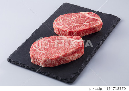 国産　牛ヒレステーキ用 134718570