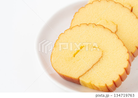 カットした伊達巻のクローズアップ 134719763