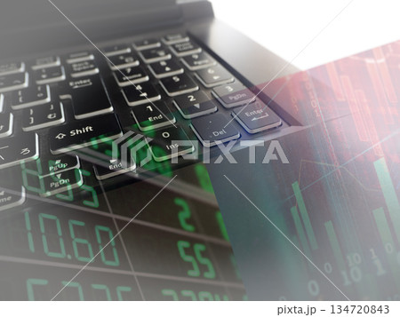 ノートパソコンと株価チャートの合成背景 ノートパソコンと株価チャートの合成背景 134720843