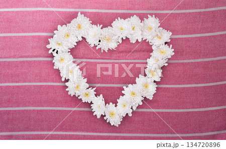 White Flowers Heart on Towel. Top View Photo. Wallpaper Background Template. File with Clipping Path. 134720896