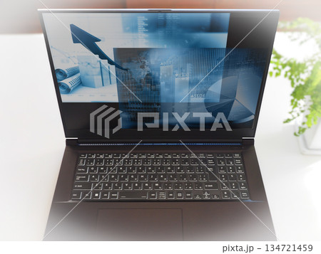 ノートパソコンと株価チャートの合成背景 134721459