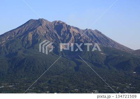 桜島山頂にクローズアップした画角 134721509