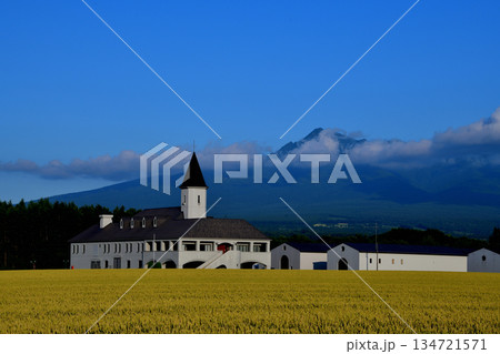 斜里岳とパパスシャトーの四季 斜里岳とパパスシャトーの四季 134721571