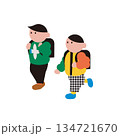 並んで歩く小学生のイラスト素材 134721670