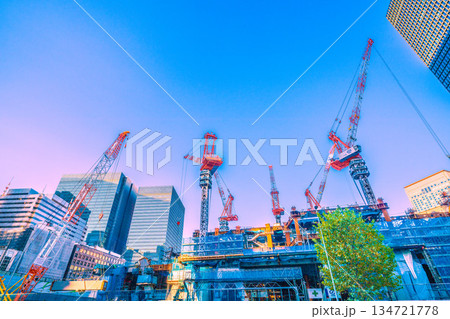 日本の東京都市景観新風景。大手町に巨大クレーンが林立！。常盤橋再開発　TOKYO TORCH… 134721778