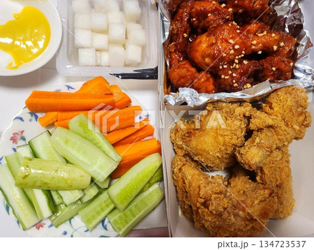 Crispy fried chicken with golden, crunchy skin and juicy, tender meat. A delicious and savory dish, perfect for any meal, served with dipping sauces or side dishes for extra flavor! Crispy fried chicken with golden, crunchy skin and juicy, tender meat. A delicious and savory dish, perfect for any meal, served with dipping sauces or side dishes for extra flavor! 134723537