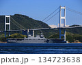 来島海峡を航行する海上自衛隊の護衛艦 134723638