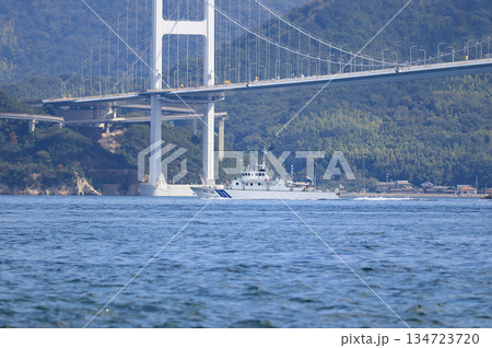 来島海峡を航行する巡視艇 来島海峡を航行する巡視艇 134723720