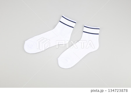 白い靴下 134723878