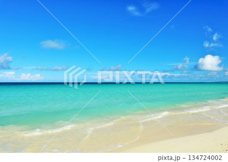 沖縄 宮古島の青空と海 沖縄 宮古島の青空と海 134724002
