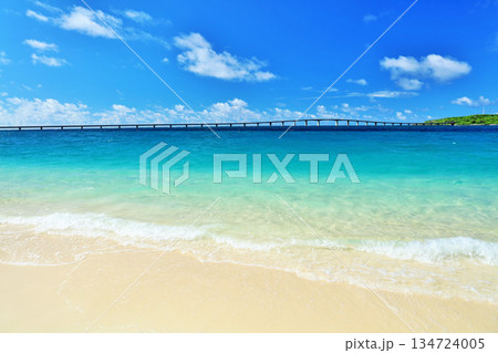 沖縄 宮古島の青空と海 沖縄 宮古島の青空と海 134724005