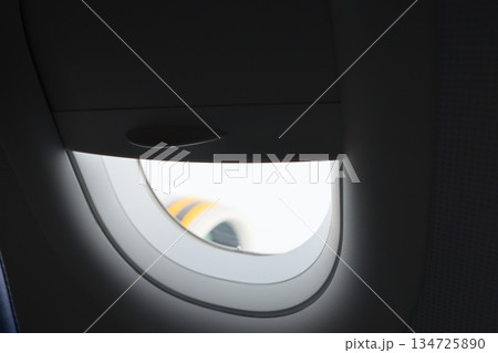 機窓 機窓 134725890