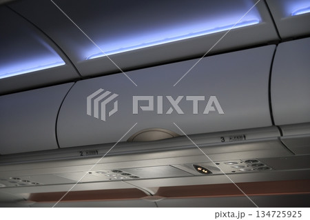 手荷物入れ 134725925