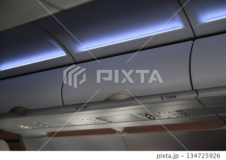 手荷物入れ 134725926