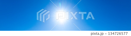 青空と太陽のシンプルな風景 134726577