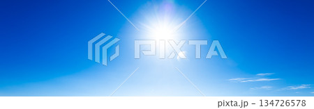 青空と太陽のシンプルな風景 134726578