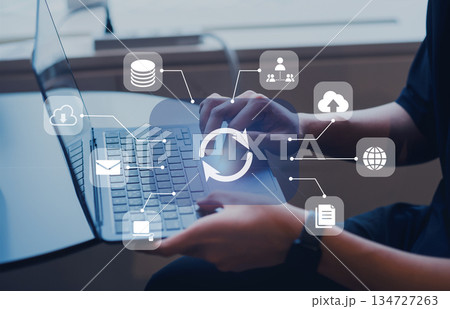 ビジネスシーン、生成AIを活用したデジタルワーク、クラウド、DX、デジタルネットワークイメージ	 134727263