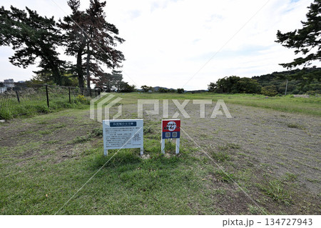 三重県 志摩国「鳥羽城」本丸と石垣 海と鉄道の見える城跡 三重県 志摩国「鳥羽城」本丸と石垣 海と鉄道の見える城跡 134727943