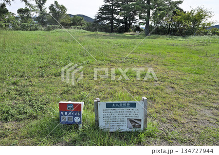 三重県 志摩国「鳥羽城」本丸と石垣 海と鉄道の見える城跡 三重県 志摩国「鳥羽城」本丸と石垣 海と鉄道の見える城跡 134727944