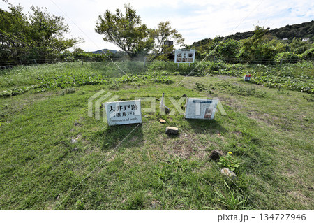 三重県 志摩国「鳥羽城」本丸と石垣 海と鉄道の見える城跡 三重県 志摩国「鳥羽城」本丸と石垣 海と鉄道の見える城跡 134727946