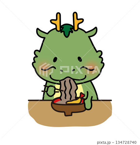 年越しそばを食べているかわいい龍 年越しそばを食べているかわいい龍 134728740