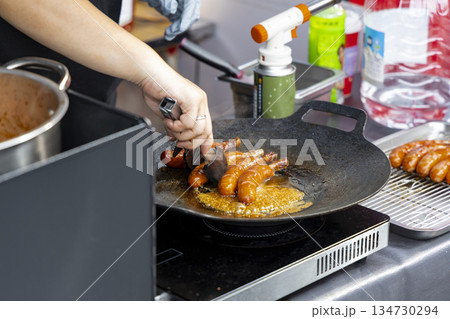料理人 コック 調理 134730294