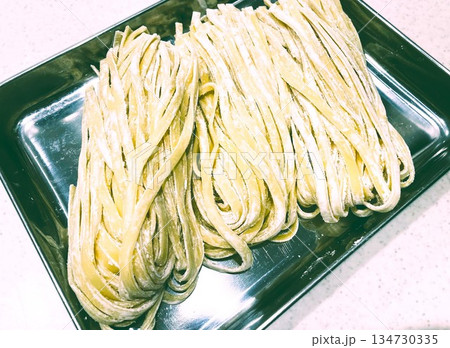 茹でる前の生パスタ(フェットチーネ)7 茹でる前の生パスタ(フェットチーネ)7 134730335